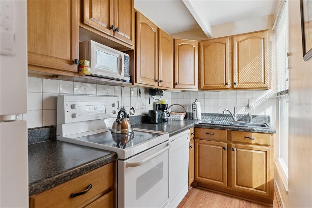 В аренду: $1,200 (1 спален, 1 ванн, 648 Квадратных фут)