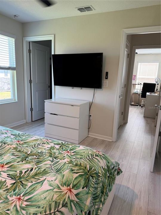 В аренду: $2,950 (4 спален, 2 ванн, 2333 Квадратных фут)