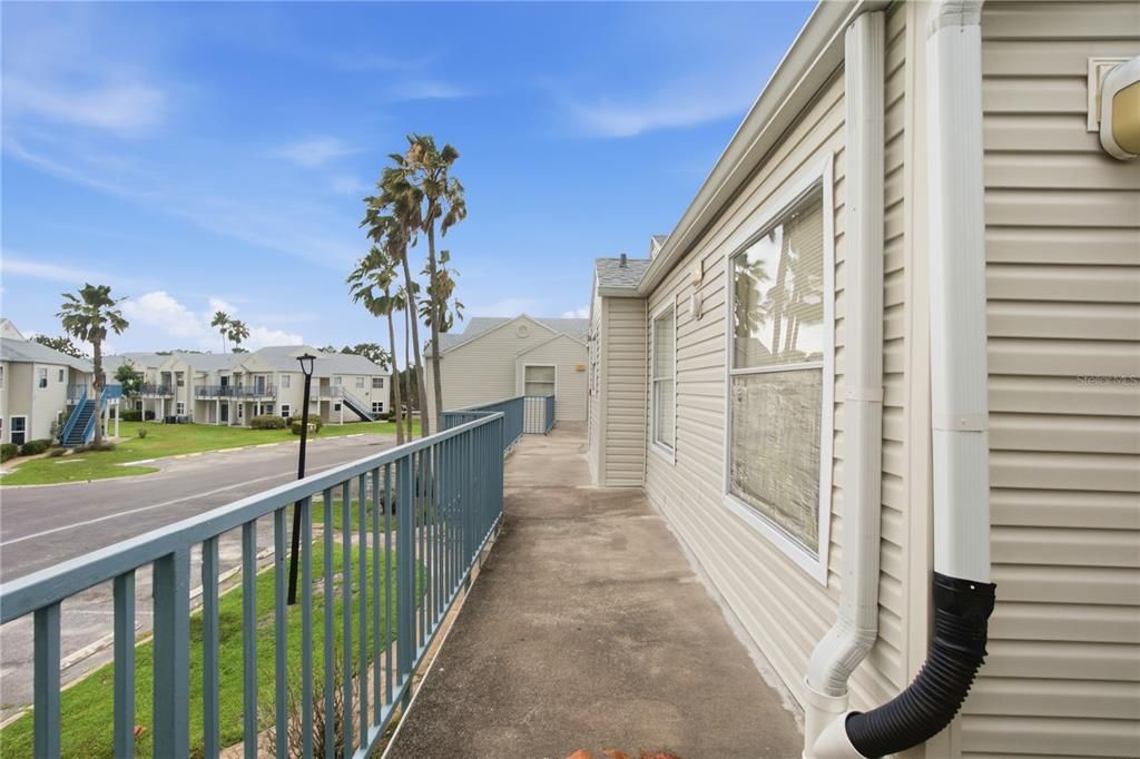 For Sale: $95,000 (2 beds, 2 baths, 900 Square Feet)