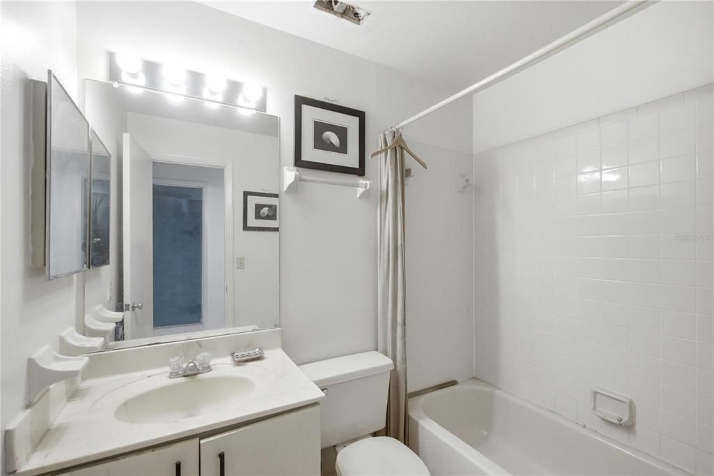 For Sale: $95,000 (2 beds, 2 baths, 900 Square Feet)