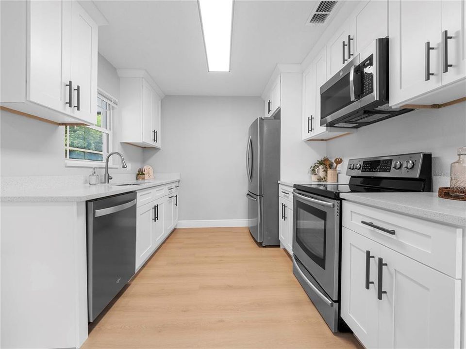 На продажу: $399,900 (3 спален, 2 ванн, 1344 Квадратных фут)