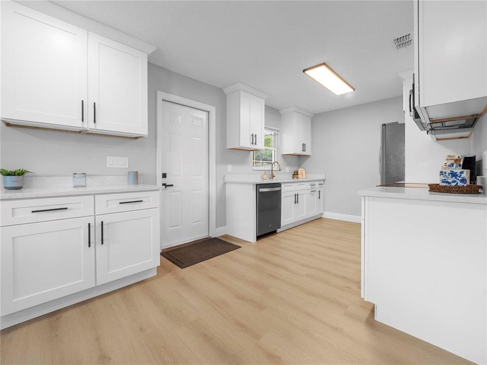 На продажу: $399,900 (3 спален, 2 ванн, 1344 Квадратных фут)