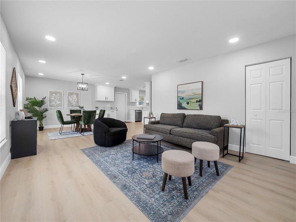 На продажу: $399,900 (3 спален, 2 ванн, 1344 Квадратных фут)