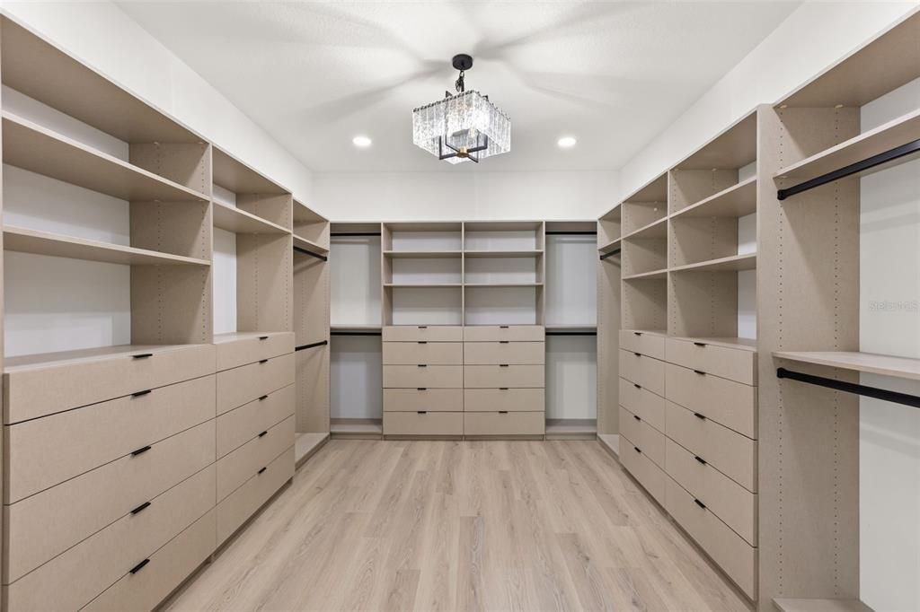 En Venta: $899,900 (4 camas, 3 baños, 3093 Pies cuadrados)