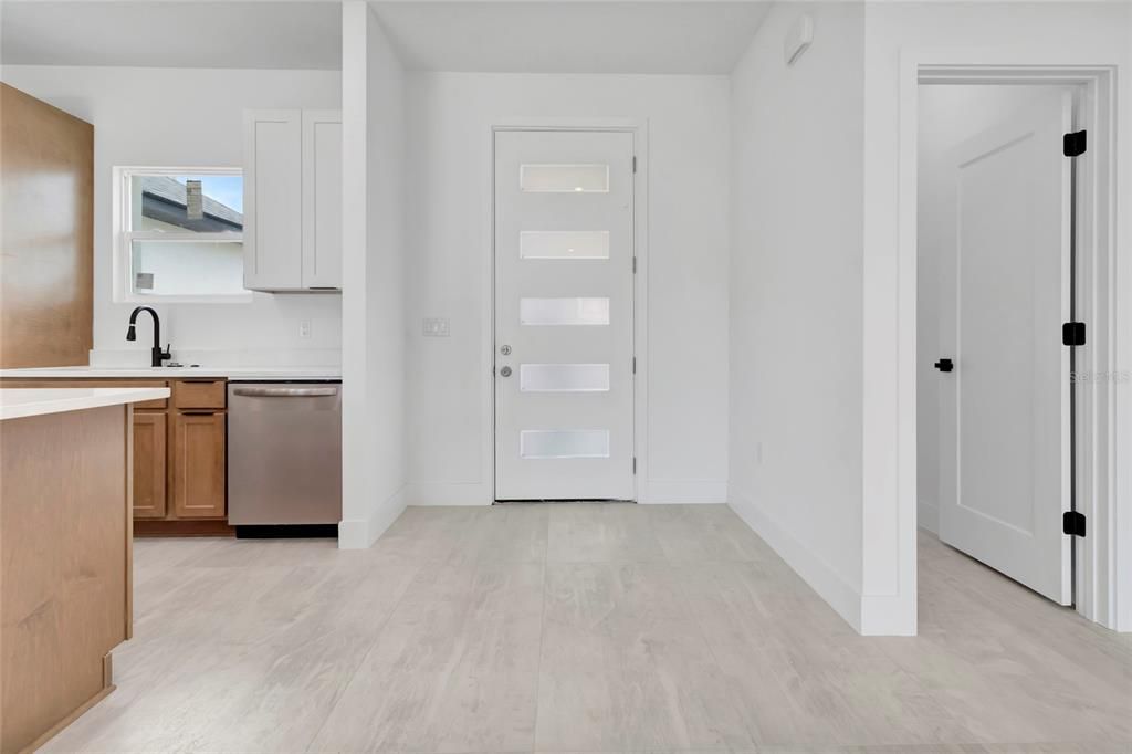 For Sale: $315,000 (3 beds, 2 baths, 1702 Square Feet)