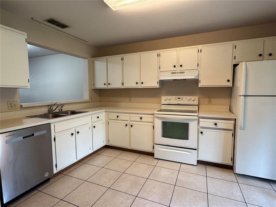 В аренду: $1,695 (2 спален, 2 ванн, 1185 Квадратных фут)