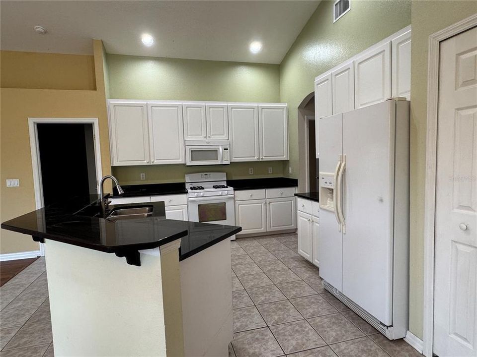 В аренду: $2,995 (4 спален, 3 ванн, 2258 Квадратных фут)