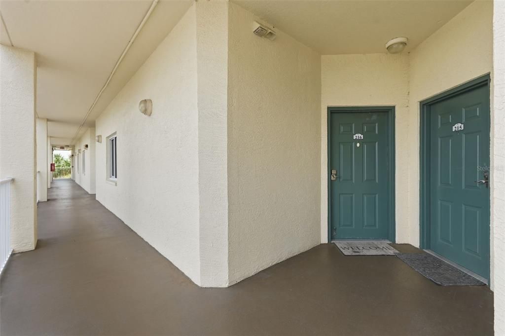 For Sale: $274,999 (1 beds, 1 baths, 310 Square Feet)