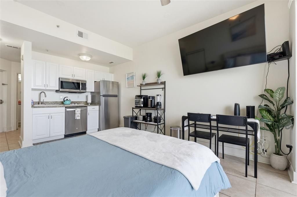 For Sale: $274,999 (1 beds, 1 baths, 310 Square Feet)
