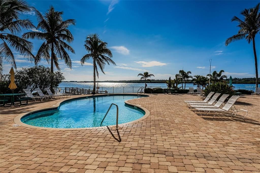 For Sale: $274,999 (1 beds, 1 baths, 310 Square Feet)