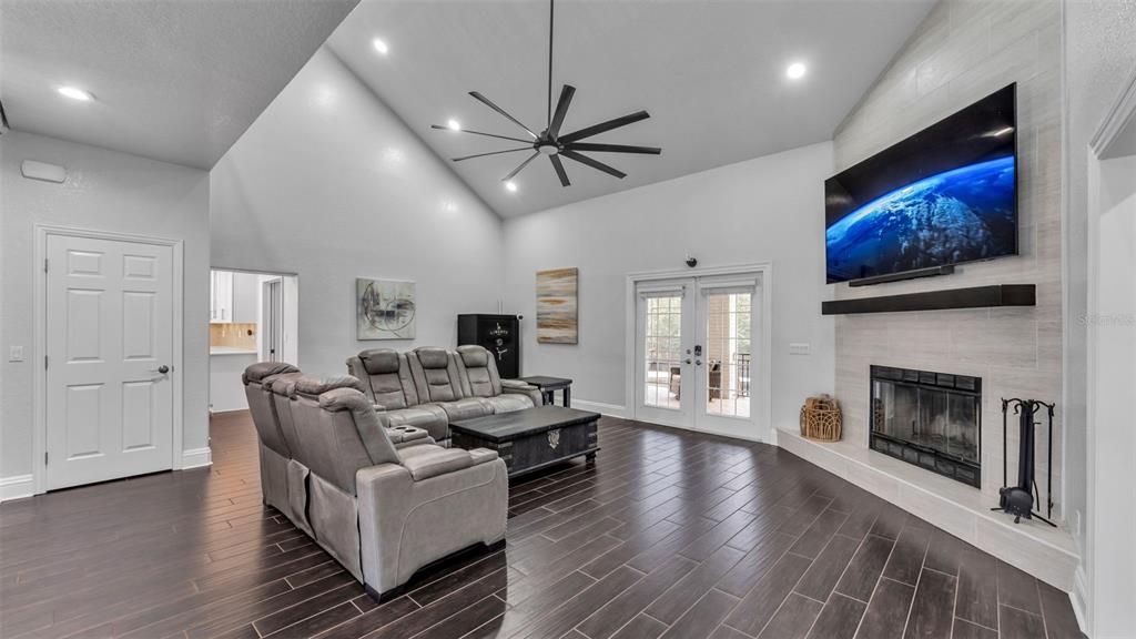For Rent: $3,500 (4 beds, 3 baths, 3306 Square Feet)