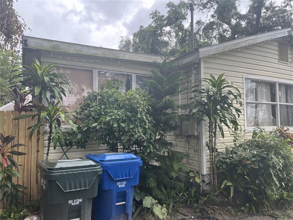 For Sale: $205,000 (3 beds, 1 baths, 800 Square Feet)