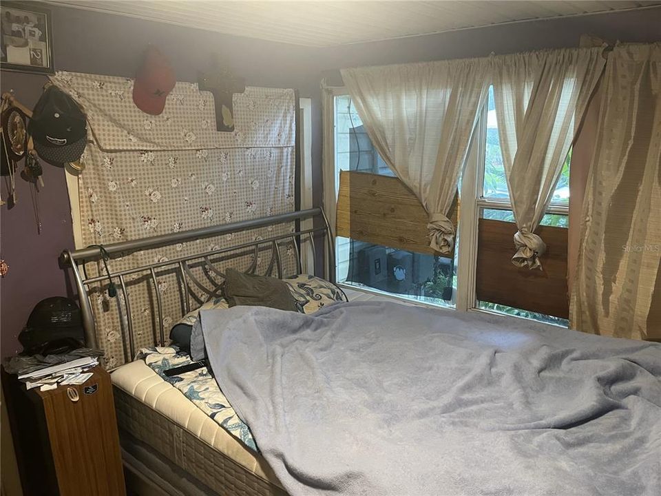 For Sale: $205,000 (3 beds, 1 baths, 800 Square Feet)