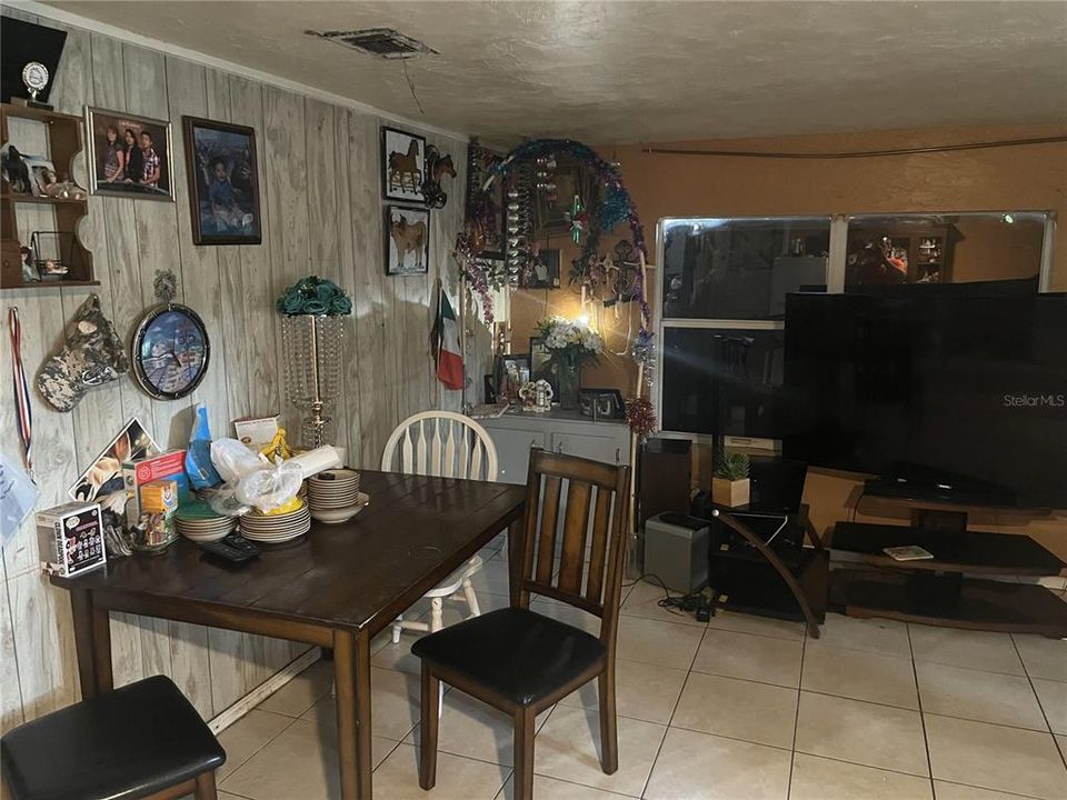 For Sale: $205,000 (3 beds, 1 baths, 800 Square Feet)