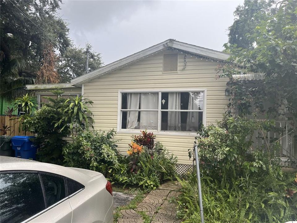 For Sale: $205,000 (3 beds, 1 baths, 800 Square Feet)