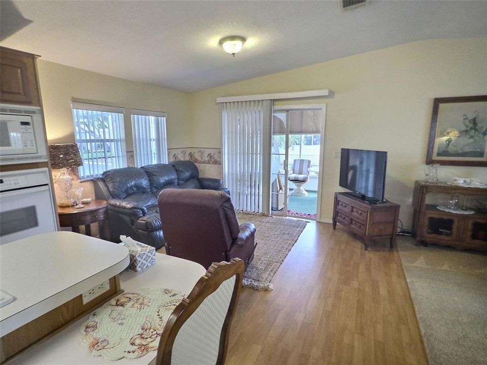 For Rent: $2,500 (3 beds, 2 baths, 1529 Square Feet)