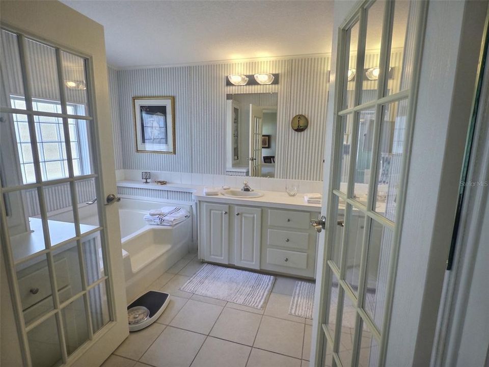For Rent: $2,500 (3 beds, 2 baths, 1529 Square Feet)