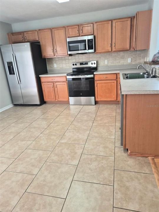 For Rent: $2,600 (3 beds, 2 baths, 1684 Square Feet)