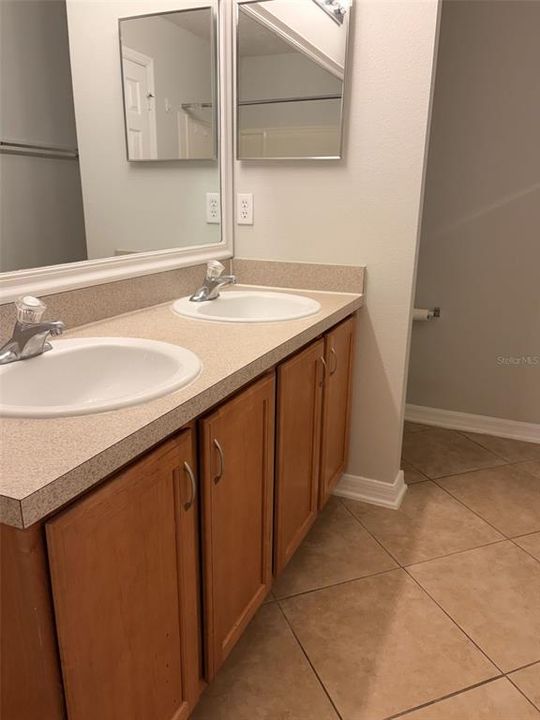 For Rent: $2,600 (3 beds, 2 baths, 1684 Square Feet)