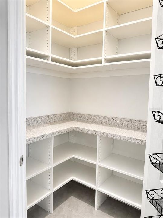 Activo con contrato: $435,000 (4 camas, 2 baños, 1846 Pies cuadrados)