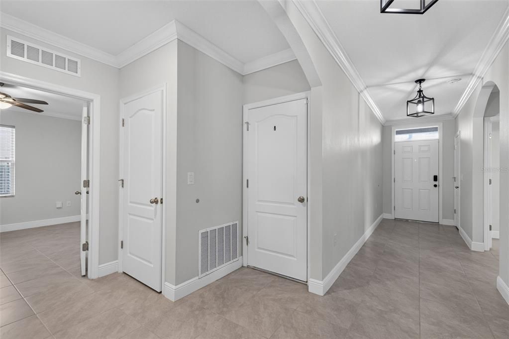Activo con contrato: $435,000 (4 camas, 2 baños, 1846 Pies cuadrados)