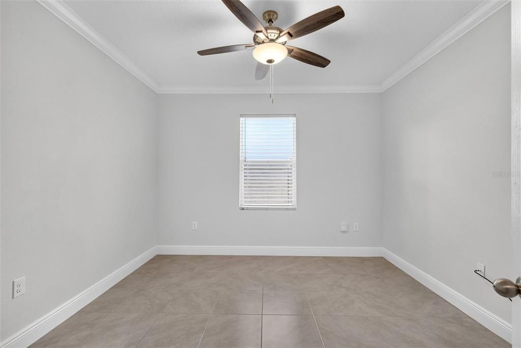Activo con contrato: $435,000 (4 camas, 2 baños, 1846 Pies cuadrados)