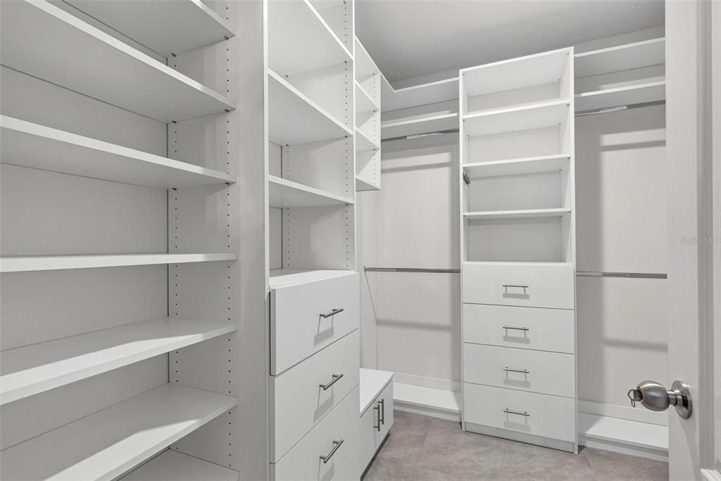 Activo con contrato: $435,000 (4 camas, 2 baños, 1846 Pies cuadrados)