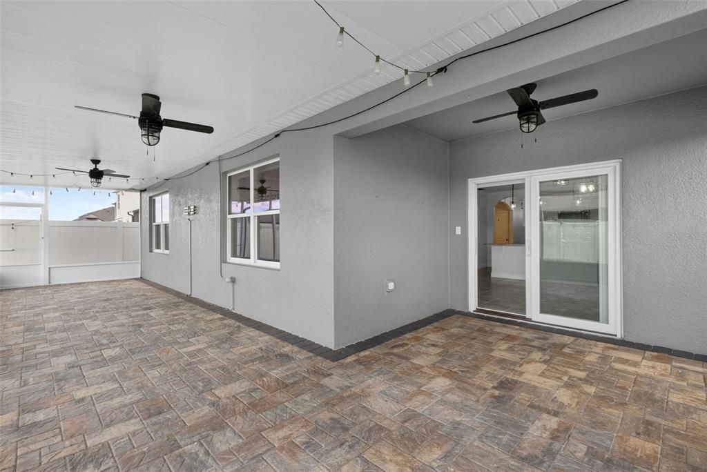Activo con contrato: $435,000 (4 camas, 2 baños, 1846 Pies cuadrados)