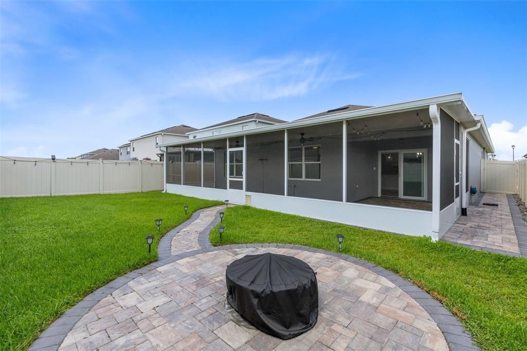 Activo con contrato: $435,000 (4 camas, 2 baños, 1846 Pies cuadrados)