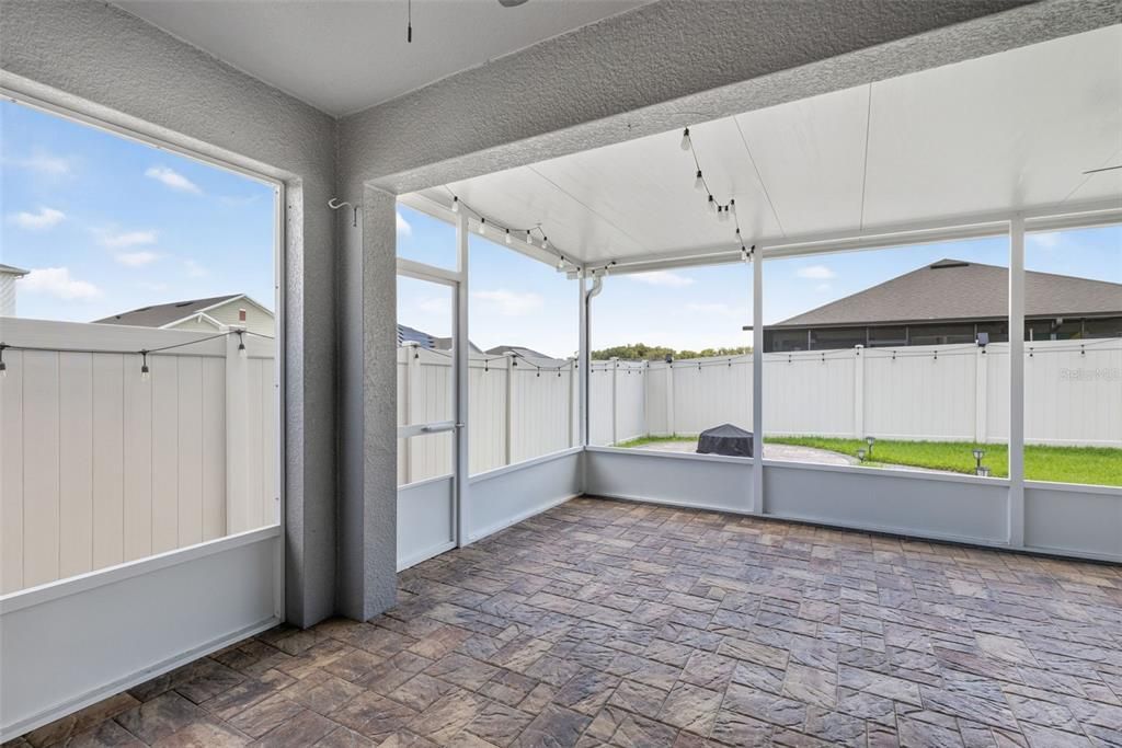 Activo con contrato: $435,000 (4 camas, 2 baños, 1846 Pies cuadrados)