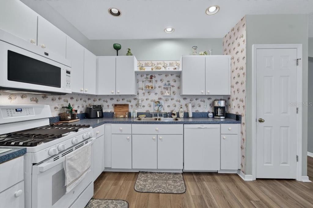 En Venta: $399,000 (4 camas, 2 baños, 2012 Pies cuadrados)