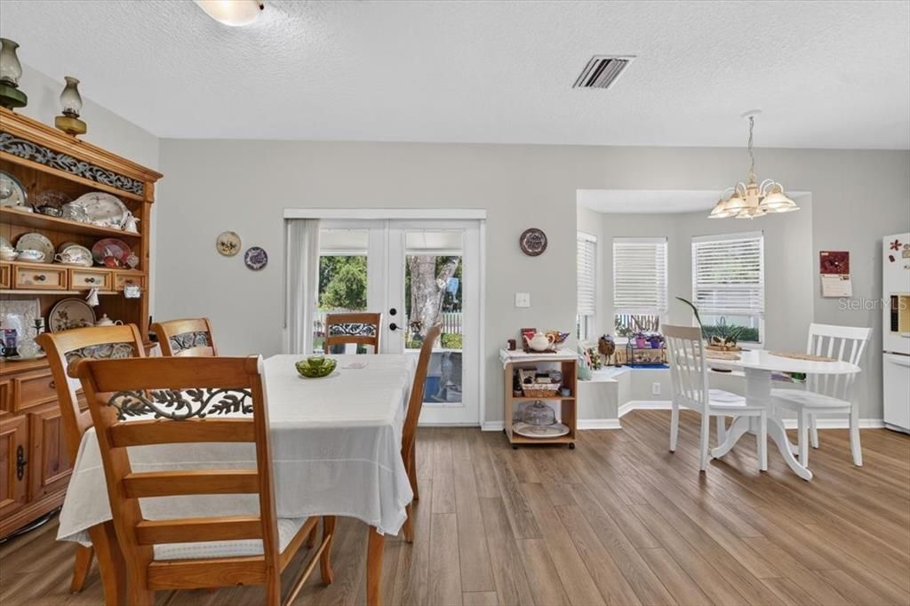 En Venta: $399,000 (4 camas, 2 baños, 2012 Pies cuadrados)