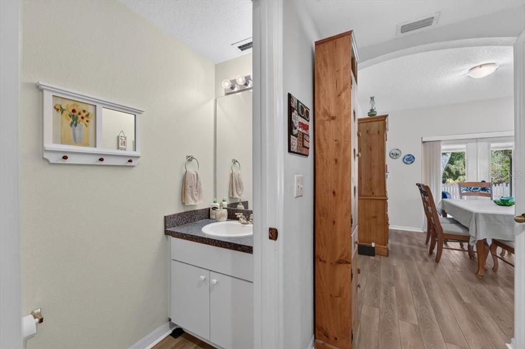 En Venta: $399,000 (4 camas, 2 baños, 2012 Pies cuadrados)