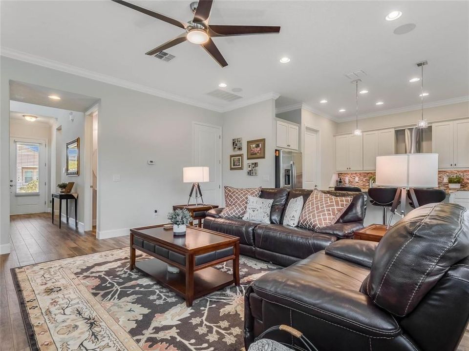 For Rent: $3,495 (3 beds, 2 baths, 2006 Square Feet)