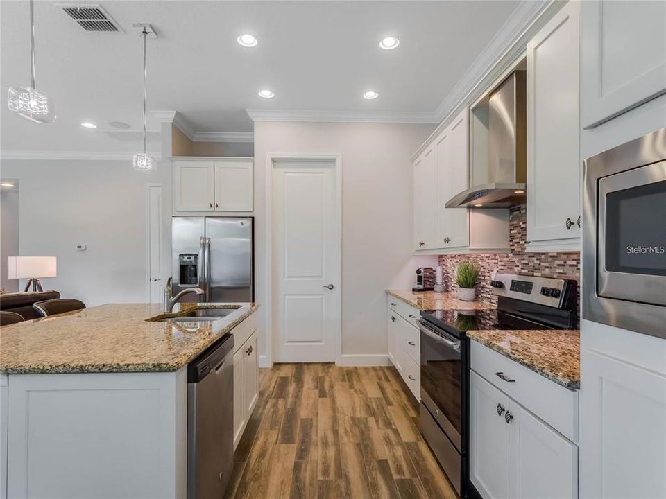 For Rent: $3,495 (3 beds, 2 baths, 2006 Square Feet)