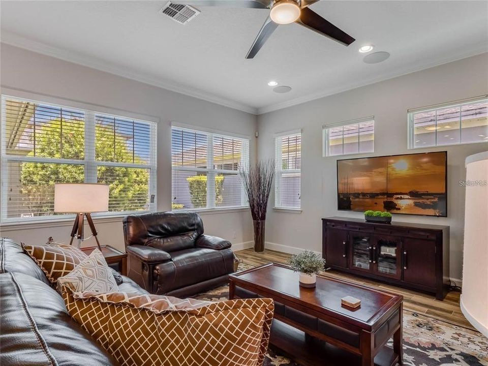 For Rent: $3,495 (3 beds, 2 baths, 2006 Square Feet)