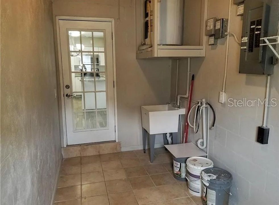 For Sale: $565,000 (4 beds, 3 baths, 2350 Square Feet)