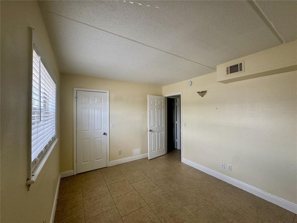For Sale: $139,000 (2 beds, 1 baths, 702 Square Feet)