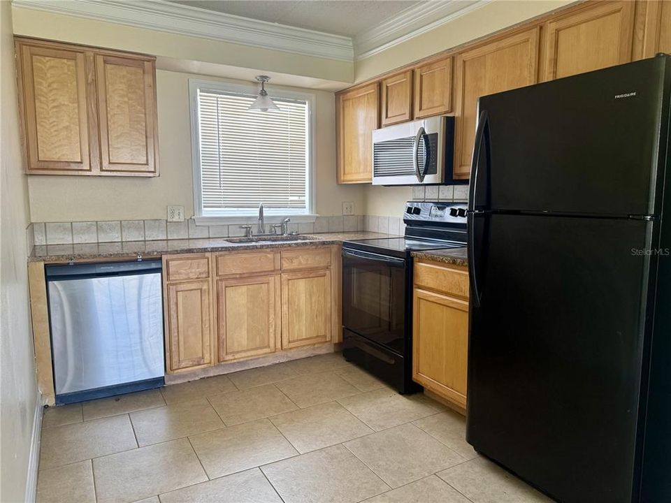 For Sale: $139,000 (2 beds, 1 baths, 702 Square Feet)