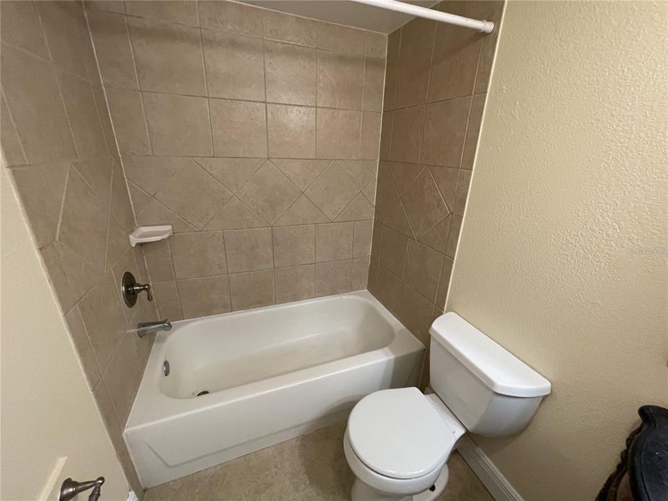 For Sale: $139,000 (2 beds, 1 baths, 702 Square Feet)