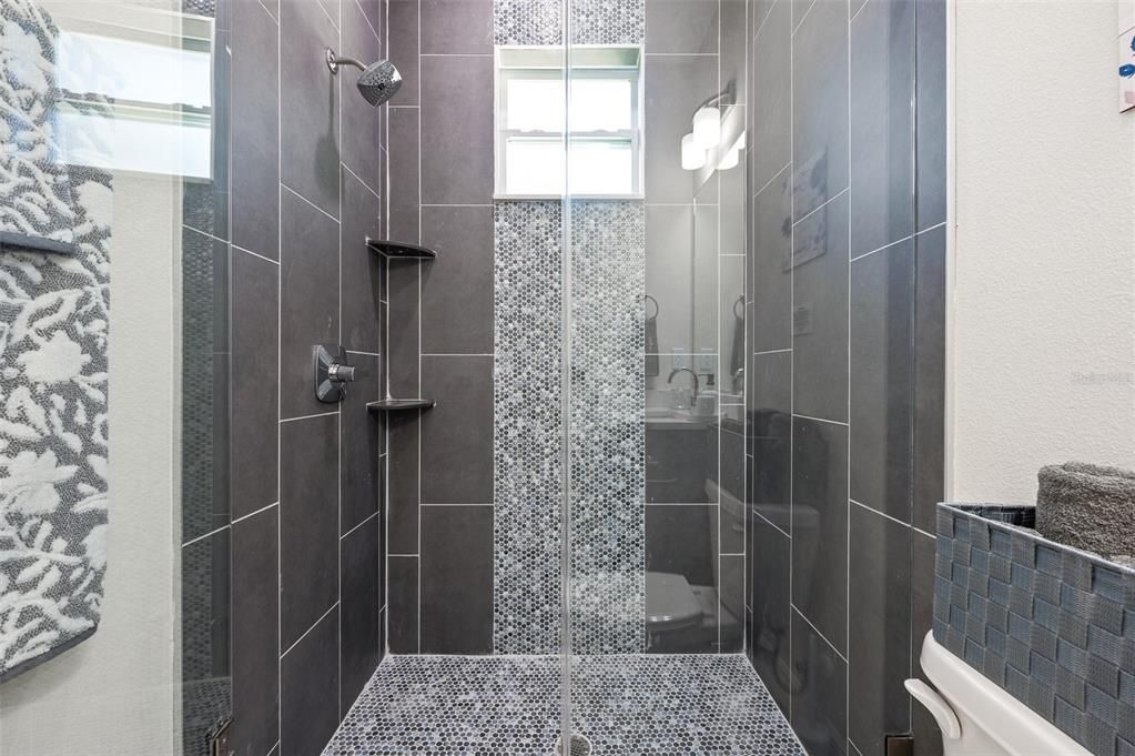 En Venta: $595,000 (4 camas, 3 baños, 2179 Pies cuadrados)