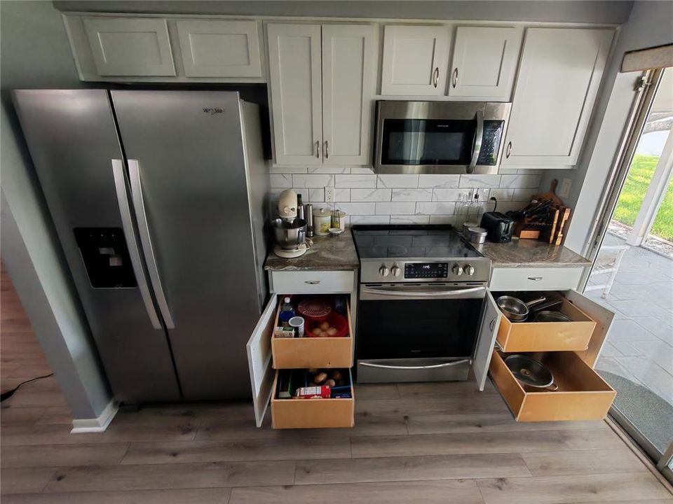 На продажу: $305,000 (2 спален, 2 ванн, 1300 Квадратных фут)