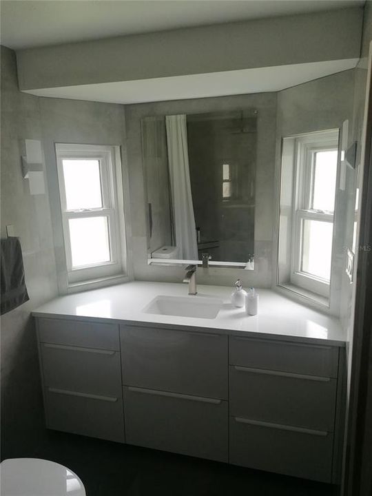 На продажу: $305,000 (2 спален, 2 ванн, 1300 Квадратных фут)