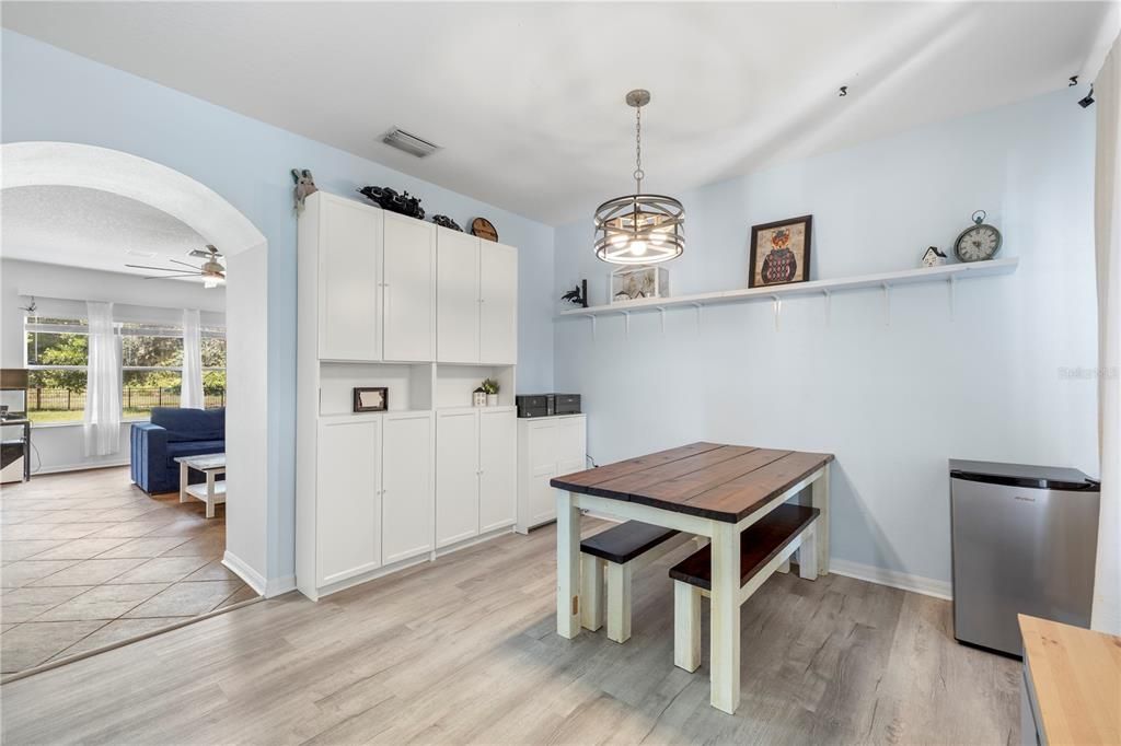 На продажу: $415,000 (4 спален, 2 ванн, 2180 Квадратных фут)