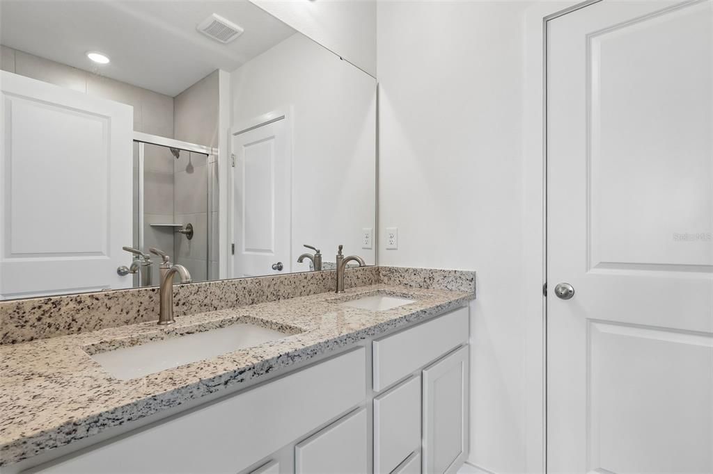 На продажу: $309,990 (3 спален, 2 ванн, 1624 Квадратных фут)