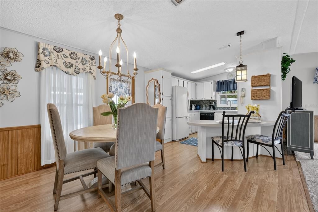 待售: $159,900 (2 贝兹, 2 浴室, 1012 平方英尺)