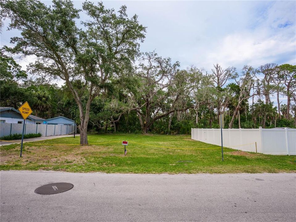 На продажу: $49,000 (0.17 acres)