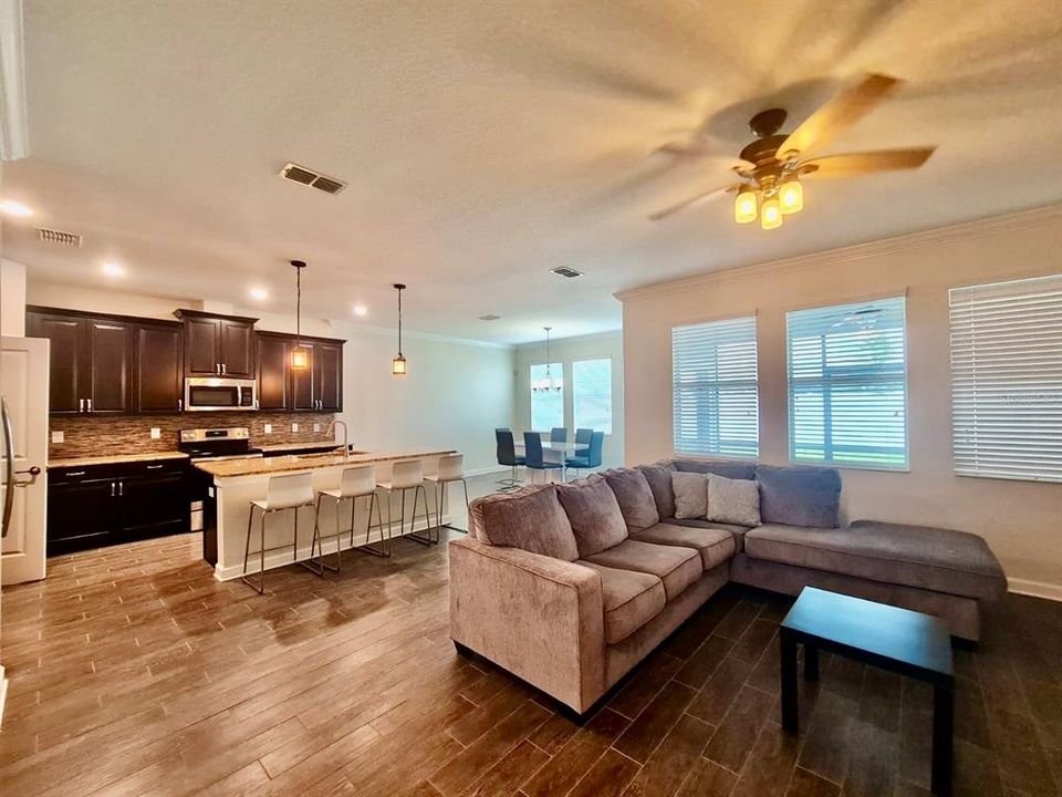 В аренду: $2,950 (4 спален, 2 ванн, 2346 Квадратных фут)