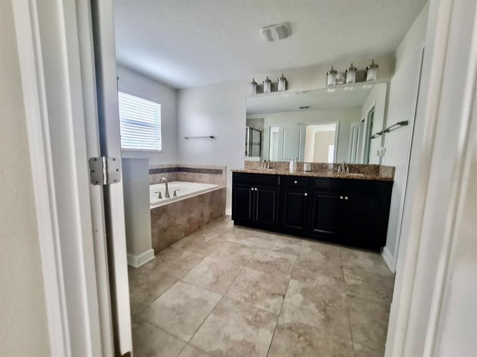 В аренду: $2,950 (4 спален, 2 ванн, 2346 Квадратных фут)