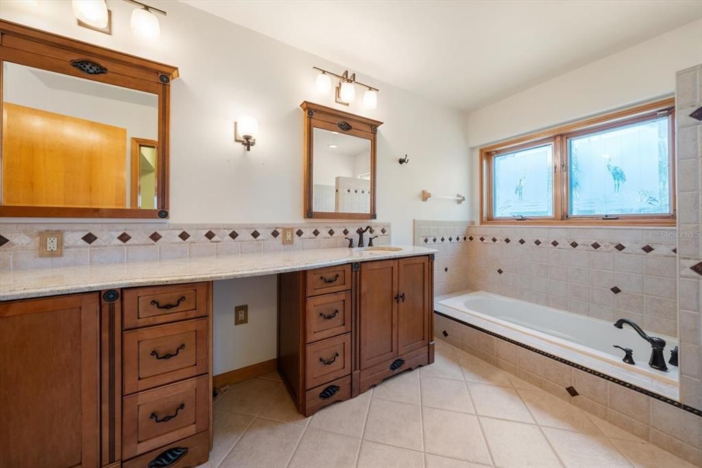 For Sale: $3,999,000 (5 beds, 5 baths, 4786 Square Feet)